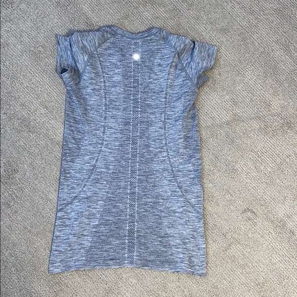 lululemon swiftly tech short sleeve size 8 - Picture 2 of 4